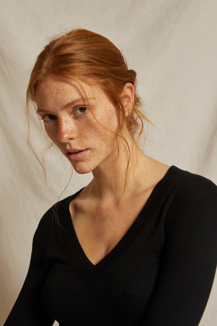 Viola V-Neck