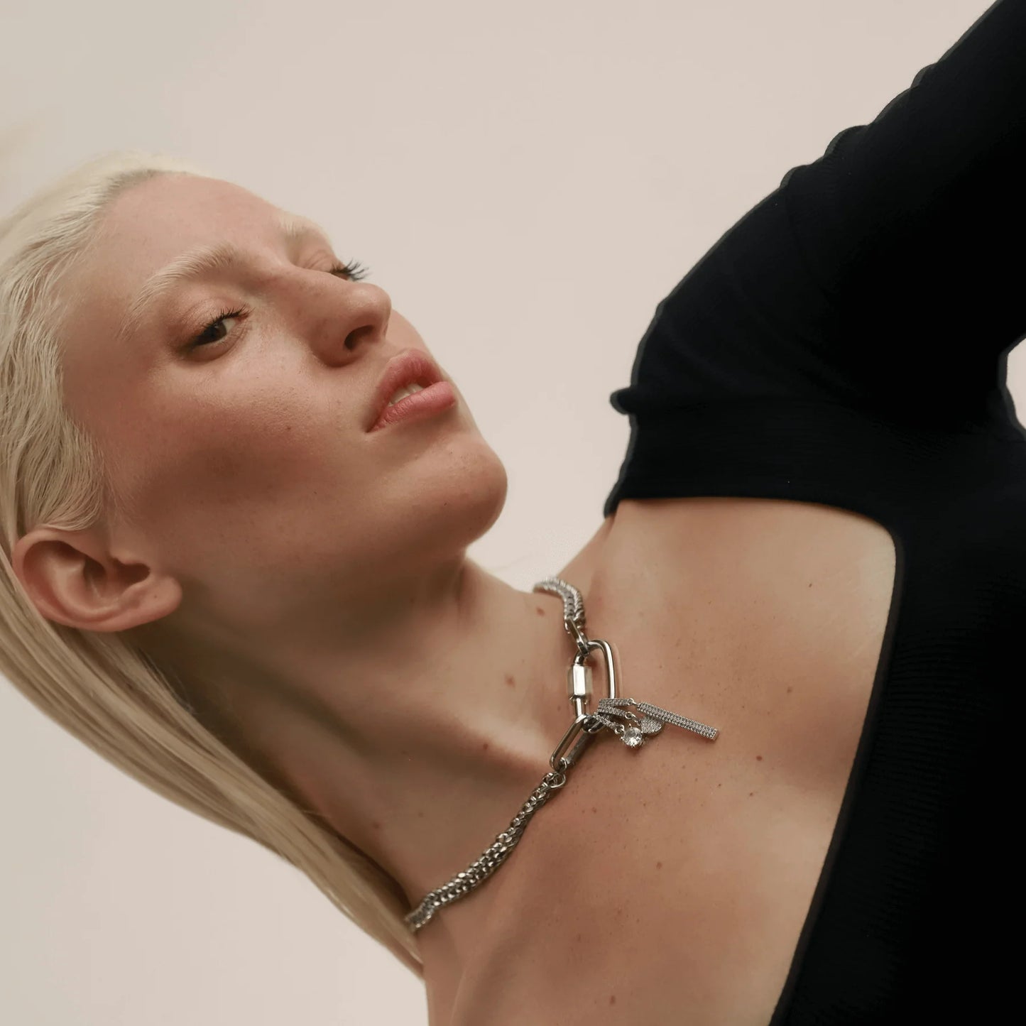 Anne Clip On Shine Necklace