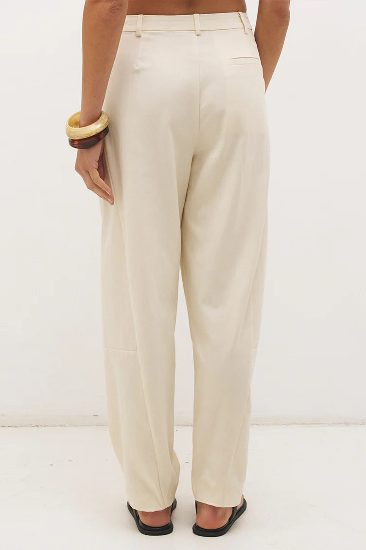 Alba Pant