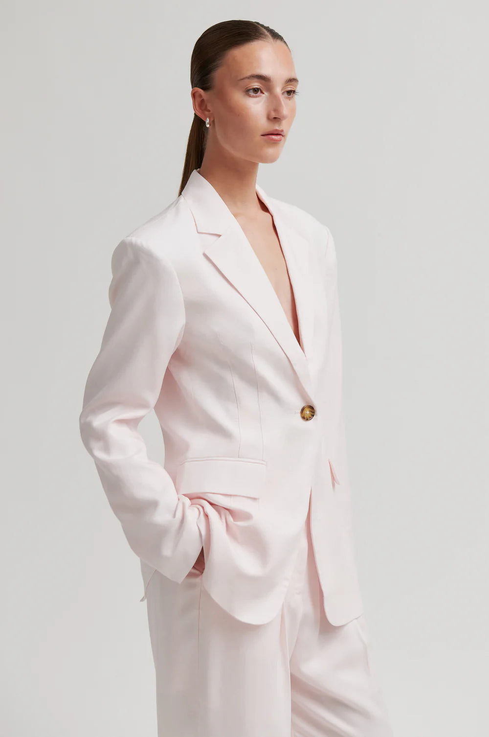 Refined Fitted Blazer